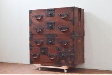 和製アンティーク　上手物!!　前面欅(ケヤキ)材　金具の立派な関東衣装箪笥(時代箪笥、和タンス、収納たんす、重ね箪笥、引き出し)(R-077461)