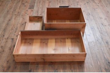 和製アンティーク　上手物!!　前面欅(ケヤキ)材　金具の立派な関東衣装箪笥(時代箪笥、和タンス、収納たんす、重ね箪笥、引き出し)(R-077461)
