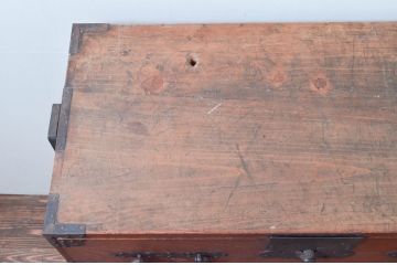 和製アンティーク　上手物!!　前面欅(ケヤキ)材　金具の立派な関東衣装箪笥(時代箪笥、和タンス、収納たんす、重ね箪笥、引き出し)(R-077461)