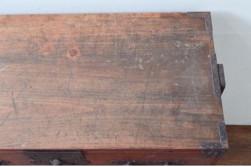 和製アンティーク　上手物!!　前面欅(ケヤキ)材　金具の立派な関東衣装箪笥(時代箪笥、和タンス、収納たんす、重ね箪笥、引き出し)(R-077461)