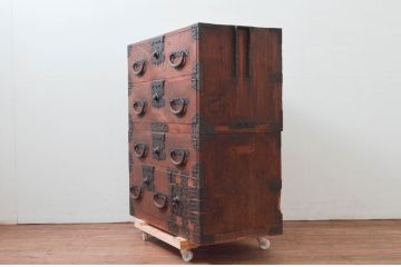 和製アンティーク　上手物!!　前面欅(ケヤキ)材　金具の立派な関東衣装箪笥(時代箪笥、和タンス、収納たんす、重ね箪笥、引き出し)(R-077461)