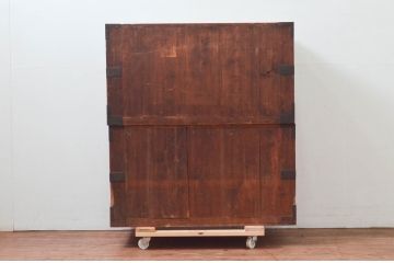 和製アンティーク　上手物!!　前面欅(ケヤキ)材　金具の立派な関東衣装箪笥(時代箪笥、和タンス、収納たんす、重ね箪笥、引き出し)(R-077461)
