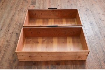 和製アンティーク　上手物!!　前面欅(ケヤキ)材　金具の立派な関東衣装箪笥ローボード(時代箪笥、和タンス、収納たんす、引き出し、ローチェスト、テレビ台、テレビボード)(R-077462)