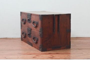 和製アンティーク　上手物!!　前面欅(ケヤキ)材　金具の立派な関東衣装箪笥ローボード(時代箪笥、和タンス、収納たんす、引き出し、ローチェスト、テレビ台、テレビボード)(R-077462)