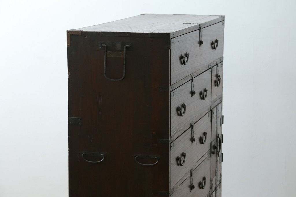 和製アンティーク　前面欅(ケヤキ)材　使い込まれた風合いが味わい深い関西衣装箪笥　(R-077464)