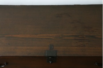 和製アンティーク　前面欅(ケヤキ)材　使い込まれた風合いが味わい深い関西衣装箪笥　(R-077464)