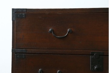 和製アンティーク　前面欅(ケヤキ)材　使い込まれた風合いが味わい深い関西衣装箪笥　(R-077464)