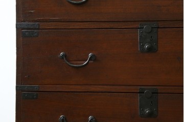 和製アンティーク　前面欅(ケヤキ)材　使い込まれた風合いが味わい深い関西衣装箪笥　(R-077464)