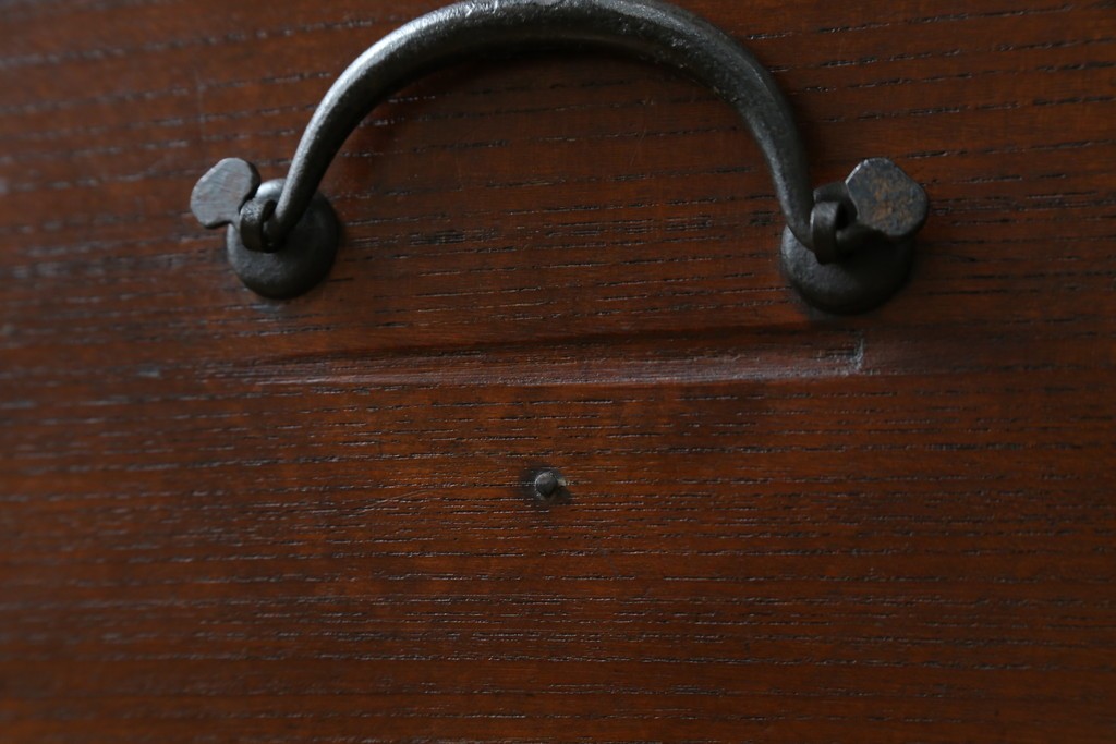 和製アンティーク　前面欅(ケヤキ)材　使い込まれた風合いが味わい深い関西衣装箪笥　(R-077464)