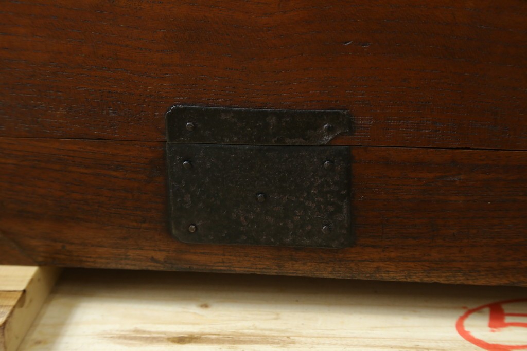 和製アンティーク　前面欅(ケヤキ)材　使い込まれた風合いが味わい深い関西衣装箪笥　(R-077464)