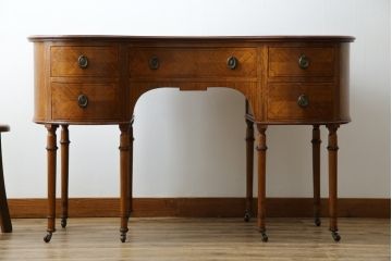 イギリスアンティーク　マホガニー材　パーケットリー(象嵌細工)　丸みを帯びた柔らかなフォルムが魅力的なキドニーデスク(両袖机、ニーホールデスク、コンソールテーブル、ワークデスク、在宅用、在宅ワーク用、英国)(R-077465)