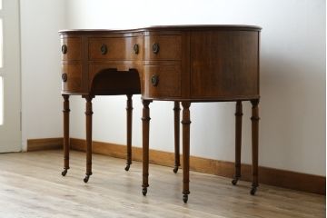 イギリスアンティーク　マホガニー材　パーケットリー(象嵌細工)　丸みを帯びた柔らかなフォルムが魅力的なキドニーデスク(両袖机、ニーホールデスク、コンソールテーブル、ワークデスク、在宅用、在宅ワーク用、英国)(R-077465)