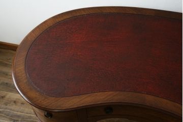 イギリスアンティーク　マホガニー材　パーケットリー(象嵌細工)　丸みを帯びた柔らかなフォルムが魅力的なキドニーデスク(両袖机、ニーホールデスク、コンソールテーブル、ワークデスク、在宅用、在宅ワーク用、英国)(R-077465)