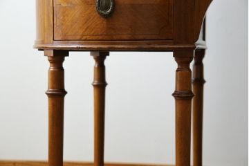 イギリスアンティーク　マホガニー材　パーケットリー(象嵌細工)　丸みを帯びた柔らかなフォルムが魅力的なキドニーデスク(両袖机、ニーホールデスク、コンソールテーブル、ワークデスク、在宅用、在宅ワーク用、英国)(R-077465)
