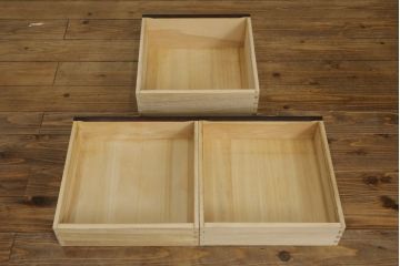 中古　北海道民芸家具　OM118　美しい木肌とシックな佇まいが魅力的なブックケース(食器棚、飾り棚、収納棚、戸棚)(R-077466)