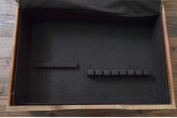 アメリカビンテージ　DREXEL HERITAGE(ドレクセルヘリテイジ)　CORINTHIAN(コリンシャン)　独特な木目とナチュラルな風合いが魅力のサイドボード(サイドキャビネット、収納棚、戸棚、ヴィンテージ)(R-077468)