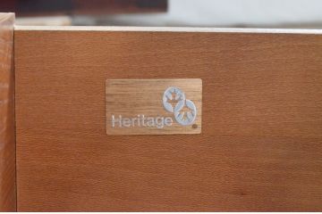 アメリカビンテージ　DREXEL HERITAGE(ドレクセルヘリテイジ)　CORINTHIAN(コリンシャン)　独特な木目とナチュラルな風合いが魅力のサイドボード(サイドキャビネット、収納棚、戸棚、ヴィンテージ)(R-077468)