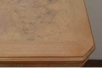 アメリカビンテージ　DREXEL HERITAGE(ドレクセルヘリテイジ)　CORINTHIAN(コリンシャン)　独特な木目とナチュラルな風合いが魅力のサイドボード(サイドキャビネット、収納棚、戸棚、ヴィンテージ)(R-077468)