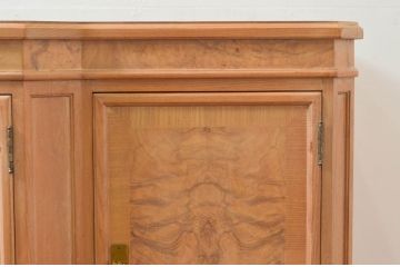 アメリカビンテージ　DREXEL HERITAGE(ドレクセルヘリテイジ)　CORINTHIAN(コリンシャン)　独特な木目とナチュラルな風合いが魅力のサイドボード(サイドキャビネット、収納棚、戸棚、ヴィンテージ)(R-077468)