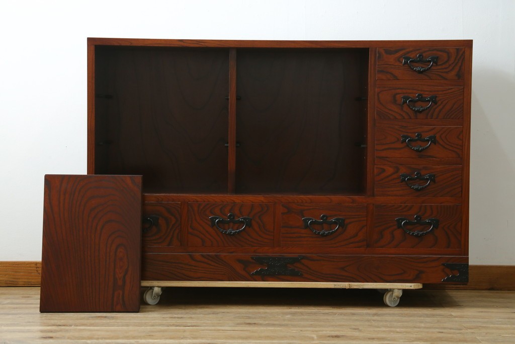 中古　美品　岩谷堂箪笥　力強い木目が魅力のサイドボード　(R-077469)