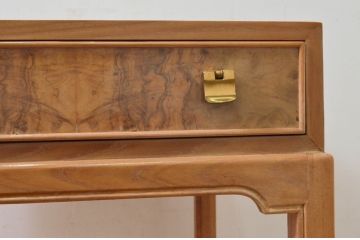 中古　DREXEL HERITAGE(ドレクセルヘリテイジ)　CORINTHIAN(コリンシャン)　独特な木目とナチュラルな風合いが魅力のナイトテーブル(サイドテーブル、エンドテーブル、コンソールテーブル、電話台、飾り台、花台)(R-077470)