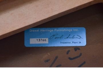 中古　DREXEL HERITAGE(ドレクセルヘリテイジ)　CORINTHIAN(コリンシャン)　独特な木目とナチュラルな風合いが魅力のナイトテーブル(サイドテーブル、エンドテーブル、コンソールテーブル、電話台、飾り台、花台)(R-077470)