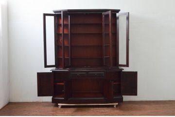 中古　美品　希少な廃盤品　北海道民芸家具　OM151　重厚感と気品漂うキャビネット(食器棚、飾り棚、収納棚、戸棚)(定価約80万円)(R-077471)