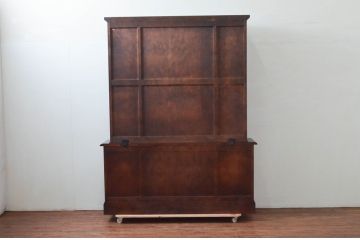 中古　美品　希少な廃盤品　北海道民芸家具　OM151　重厚感と気品漂うキャビネット(食器棚、飾り棚、収納棚、戸棚)(定価約80万円)(R-077471)