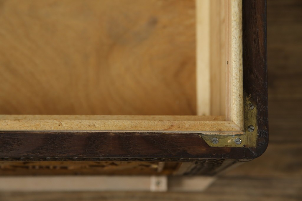 アジアンヴィンテージ　全面に施された彫刻が豪華なトランク　(R-077472)