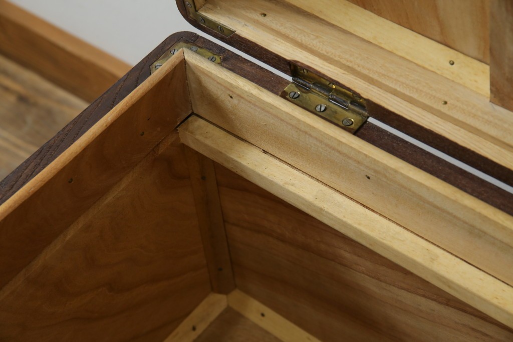 アジアンヴィンテージ　全面に施された彫刻が豪華なトランク　(R-077472)