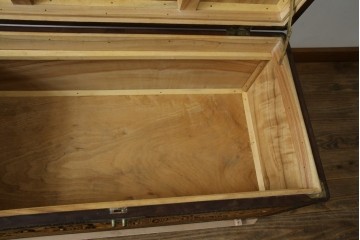 アジアンヴィンテージ　全面に施された彫刻が豪華なトランク　(R-077472)