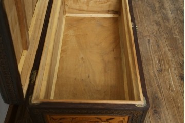 アジアンヴィンテージ　全面に施された彫刻が豪華なトランク　(R-077472)