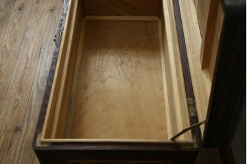 アジアンヴィンテージ　全面に施された彫刻が豪華なトランク　(R-077472)