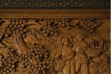 アジアンヴィンテージ　全面に施された彫刻が豪華なトランク　(R-077472)