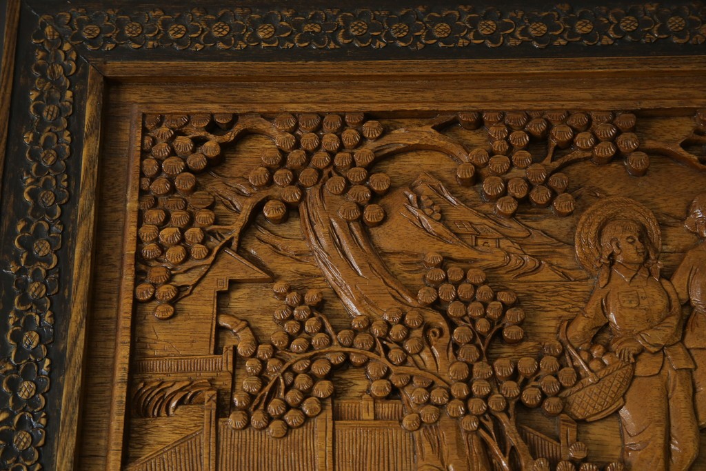 アジアンヴィンテージ　全面に施された彫刻が豪華なトランク　(R-077472)