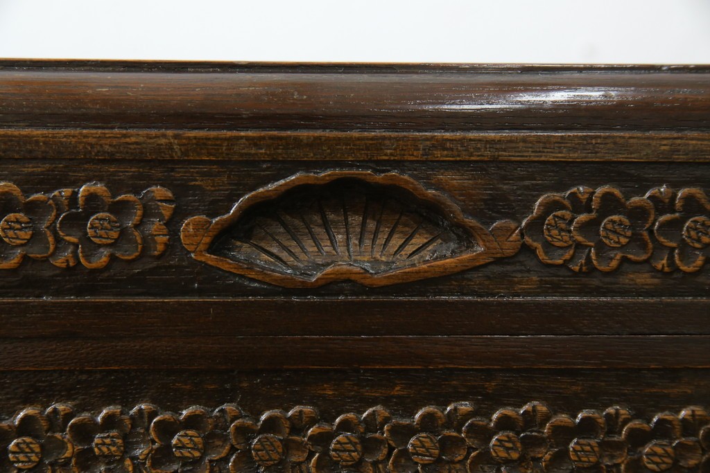 アジアンヴィンテージ　全面に施された彫刻が豪華なトランク　(R-077472)