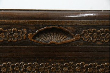 アジアンヴィンテージ　全面に施された彫刻が豪華なトランク　(R-077472)