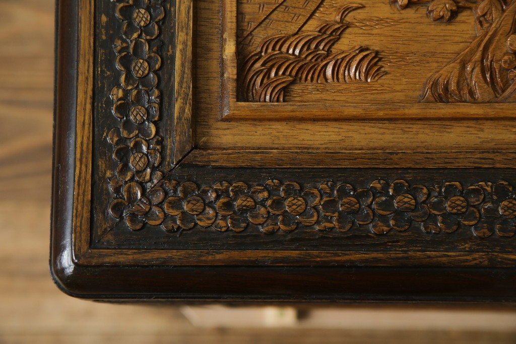 アジアンヴィンテージ　全面に施された彫刻が豪華なトランク　(R-077472)