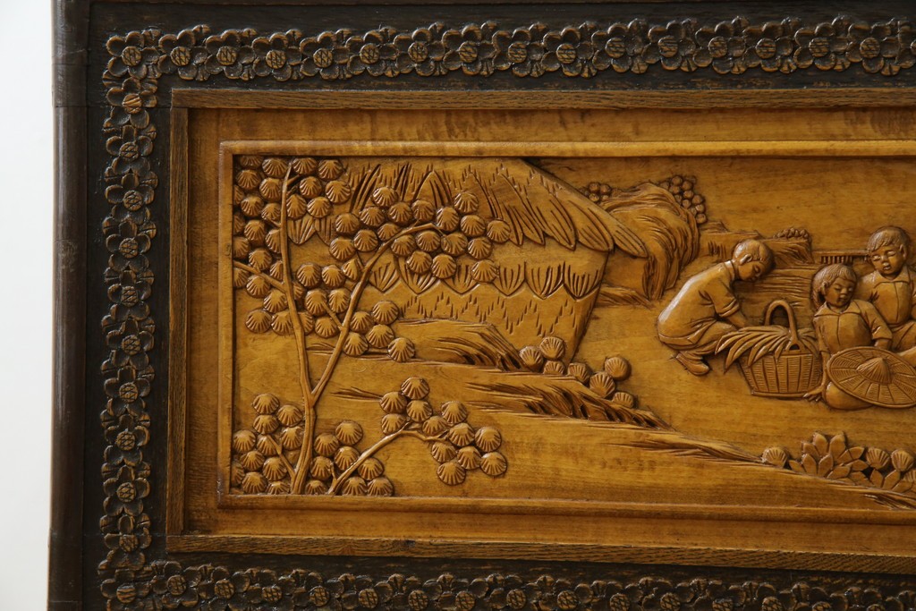 アジアンヴィンテージ　全面に施された彫刻が豪華なトランク　(R-077472)