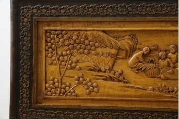 アジアンヴィンテージ　全面に施された彫刻が豪華なトランク　(R-077472)