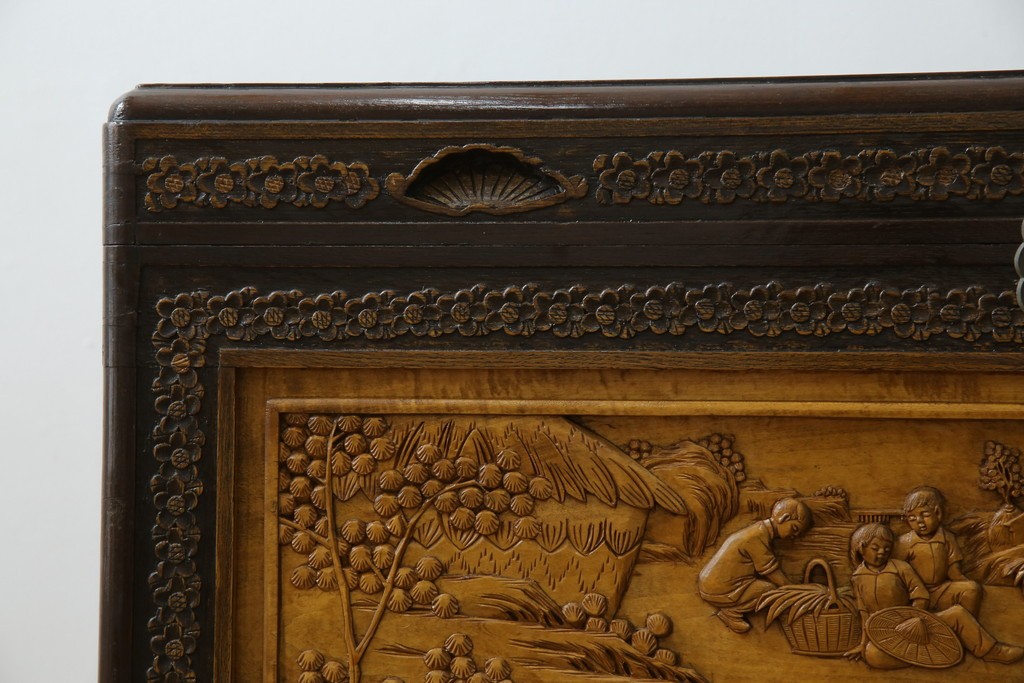 アジアンヴィンテージ　全面に施された彫刻が豪華なトランク　(R-077472)