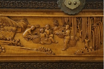 アジアンヴィンテージ　全面に施された彫刻が豪華なトランク　(R-077472)