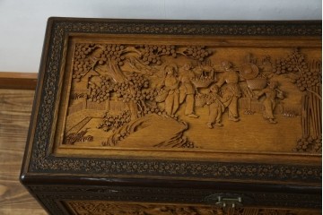 アジアンヴィンテージ　全面に施された彫刻が豪華なトランク　(R-077472)