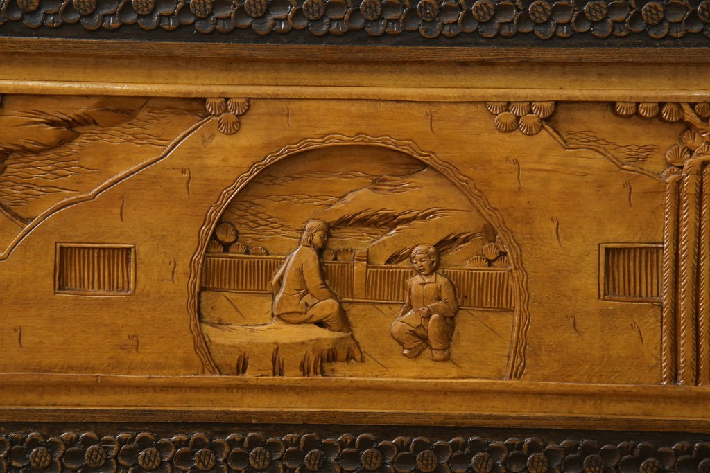 アジアンヴィンテージ　全面に施された彫刻が豪華なトランク　(R-077472)