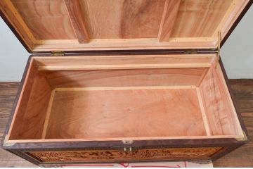 アジアンビンテージ　全面に施された彫刻が豪華なトランク(収納箱、収納ボックス、ブランケットボックス、ローテーブル、センターテーブル、ディスプレイ、ヴィンテージ)(R-077472)
