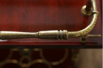 中古　イタリア高級家具　アルド・トゥーラ(ALDO TURA)　シックで艶のある色合いが目を惹くキッチンワゴン(トロリーワゴン、トローリー、ワゴンテーブル、エクステンションテーブル)(R-077473)