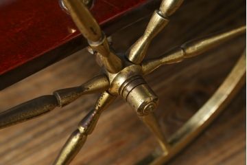 中古　イタリア高級家具　アルド・トゥーラ(ALDO TURA)　シックで艶のある色合いが目を惹くキッチンワゴン(トロリーワゴン、トローリー、ワゴンテーブル、エクステンションテーブル)(R-077473)