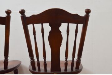 和製ビンテージ　飛騨産業　キツツキマーク　カントリースタイルのお部屋作りにおすすめのダイニングチェア2脚セット(板座チェア、椅子、イス、ウインザーチェア、ウィンザーチェア、ヴィンテージ、バラ売り可能)(R-077474)
