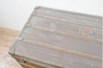 アンティーク雑貨　使い込まれた風合いが味わい深い船トランク(舟トランク、ブランケットボックス、トランクテーブル、センターテーブル、ローテーブル、ディスプレイ雑貨、収納箱、店舗什器) (R-077517)