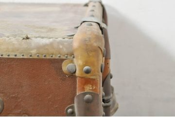 アンティーク雑貨　情緒あるレトロな佇まいの船トランク(舟トランク、ブランケットボックス、トランクテーブル、センターテーブル、ローテーブル、ディスプレイ雑貨、収納箱、店舗什器) (R-077518)